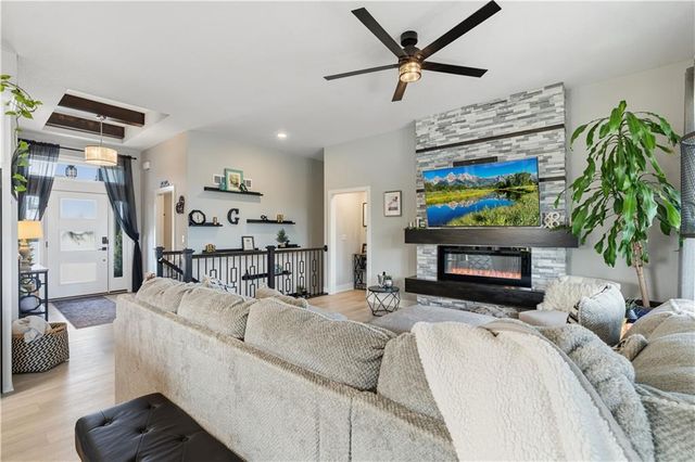 12213 N Virginia Avenue, Kansas City, MO 64165