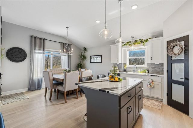 12213 N Virginia Avenue, Kansas City, MO 64165