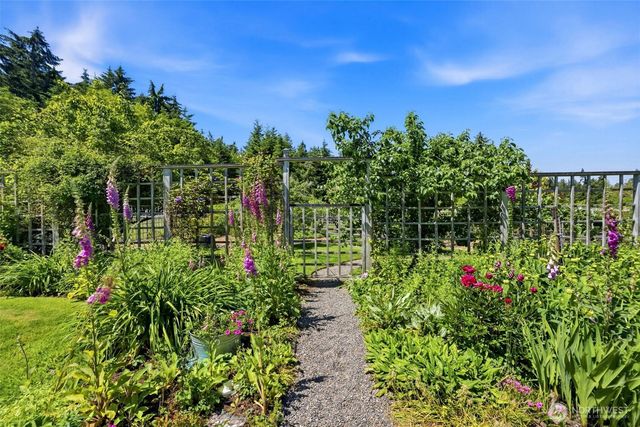 1352 14th Avenue, Fox Island, WA 98333