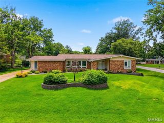 409 Mayfair Drive, Ballwin, MO 63011