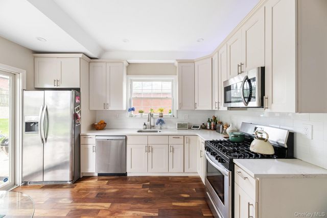 209 Van Cortlandt Park Avenue, Yonkers, NY 10705