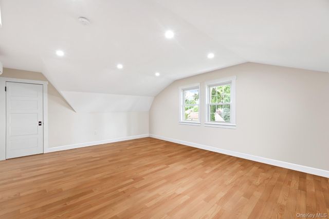 209 Van Cortlandt Park Avenue, Yonkers, NY 10705