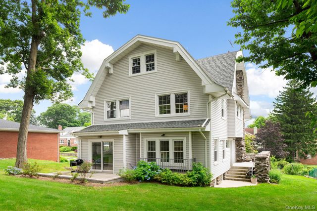 209 Van Cortlandt Park Avenue, Yonkers, NY 10705