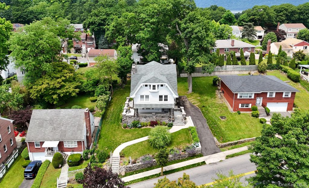 209 Van Cortlandt Park Avenue, Yonkers, NY 10705