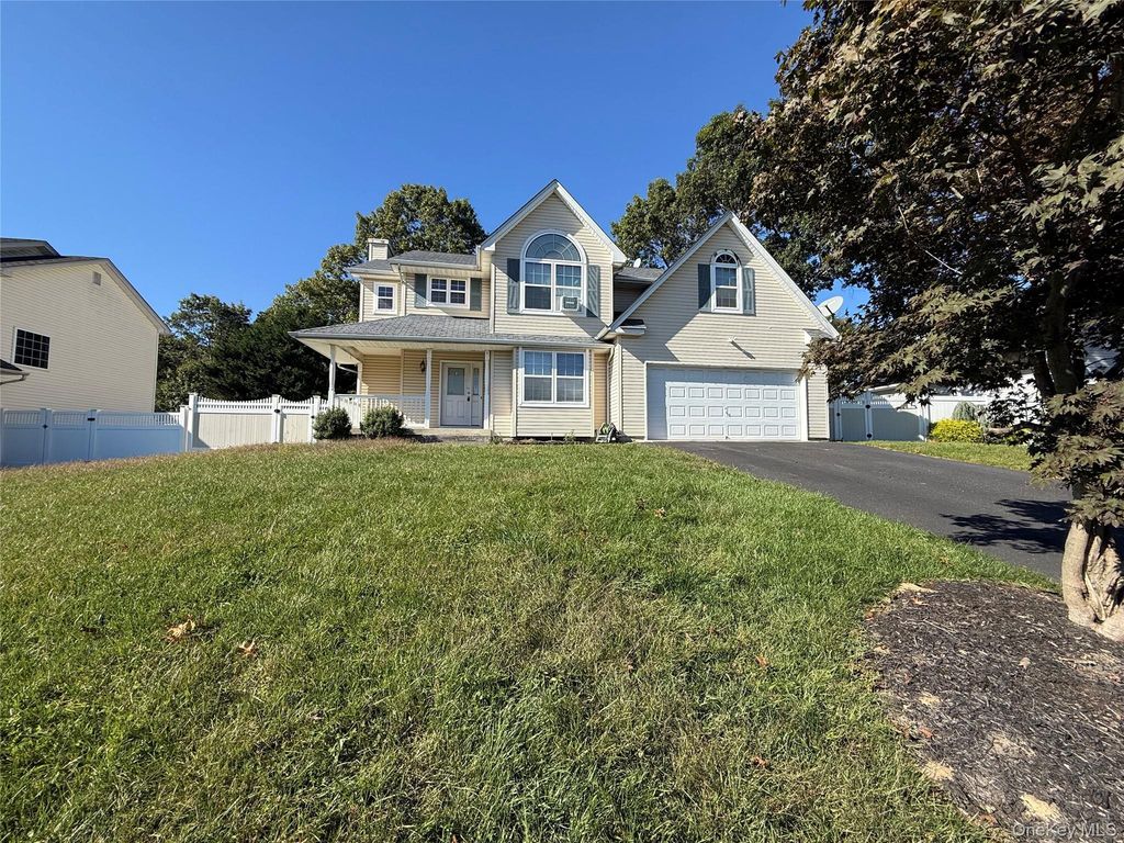 5 Rolling Hill Drive, Patchogue, NY 11772