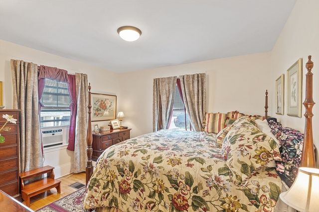 51 Gooch St, Melrose, MA 02176