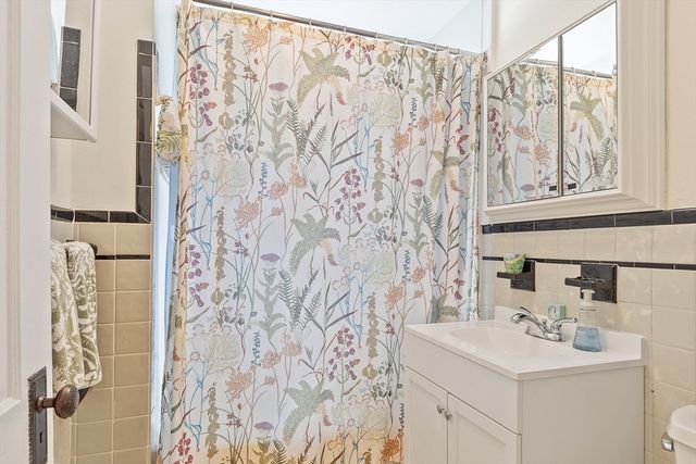 51 Gooch St, Melrose, MA 02176