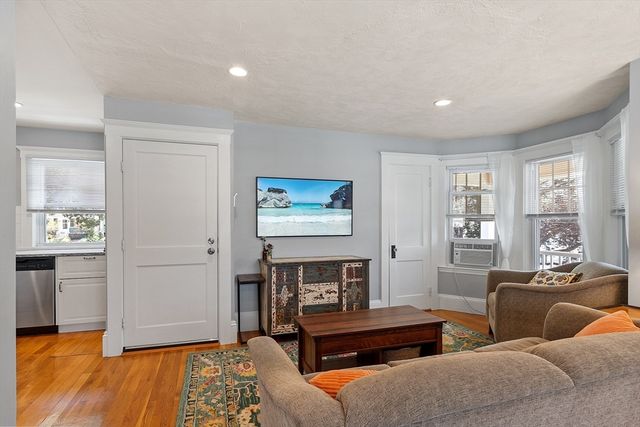51 Gooch St, Melrose, MA 02176