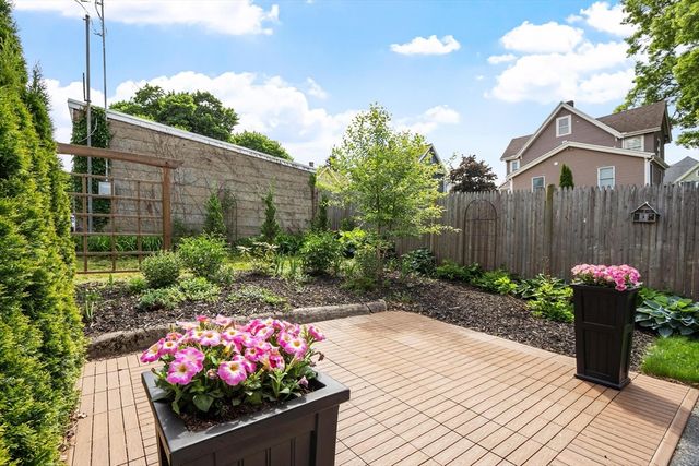 51 Gooch St, Melrose, MA 02176