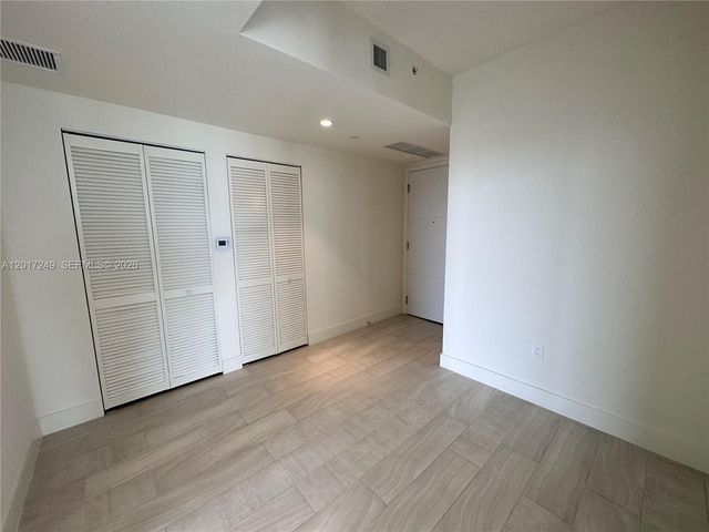 2000 Metropica Way 2003, Sunrise, FL 33323