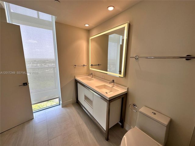 2000 Metropica Way 2003, Sunrise, FL 33323