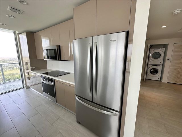 2000 Metropica Way 2003, Sunrise, FL 33323