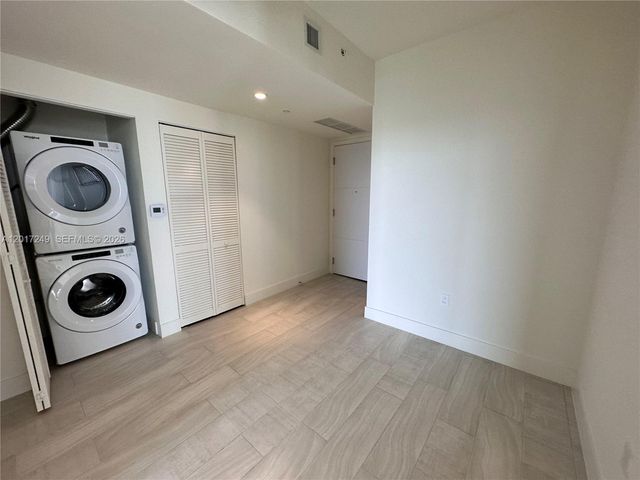 2000 Metropica Way 2003, Sunrise, FL 33323
