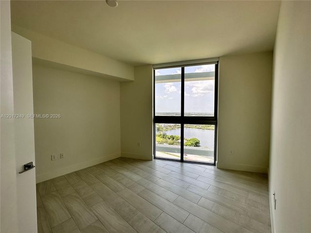 2000 Metropica Way 2003, Sunrise, FL 33323