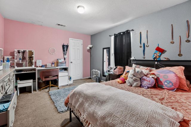 101 Soapstone DR, Jarrell, TX 76537