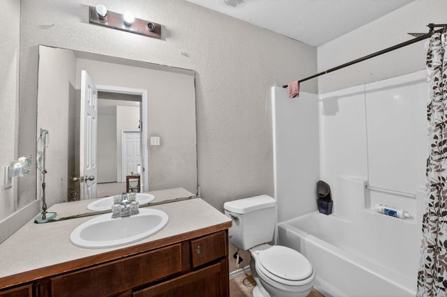 101 Soapstone DR, Jarrell, TX 76537