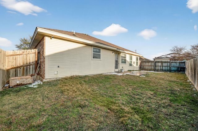 101 Soapstone DR, Jarrell, TX 76537