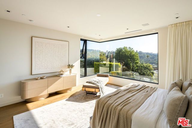 816 Glenmere Way, Los Angeles, CA 90049