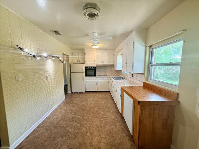 437 W WISCONSIN AVENUE, Deland, FL 32720