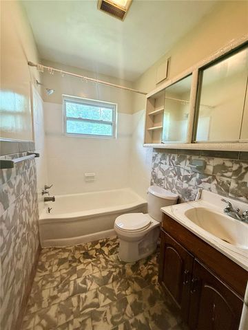 437 W WISCONSIN AVENUE, Deland, FL 32720