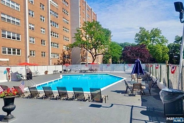 39 E 39th 8G, Paterson, NJ 07514