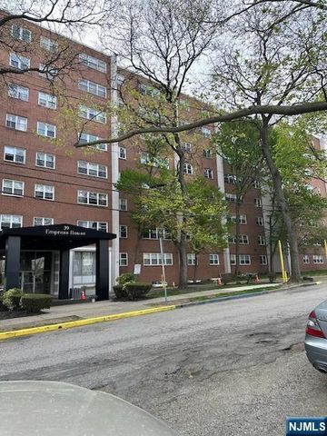 39 E 39th 8G, Paterson, NJ 07514