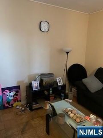 39 E 39th 8G, Paterson, NJ 07514