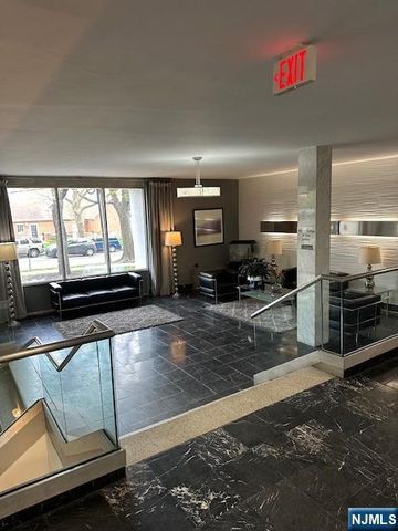 39 E 39th 8G, Paterson, NJ 07514