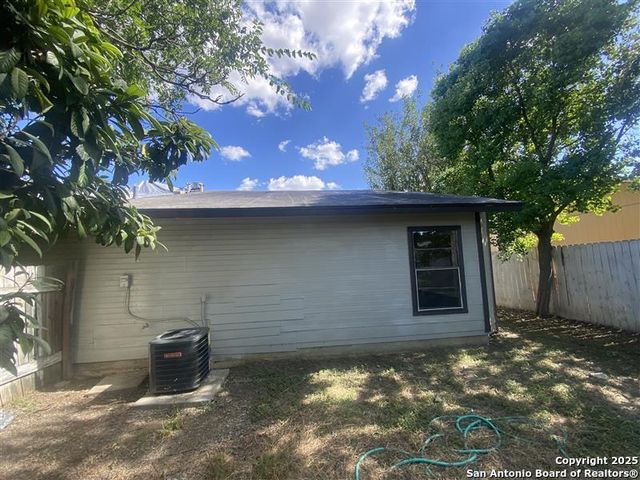 9615 Vale, San Antonio, TX 78245