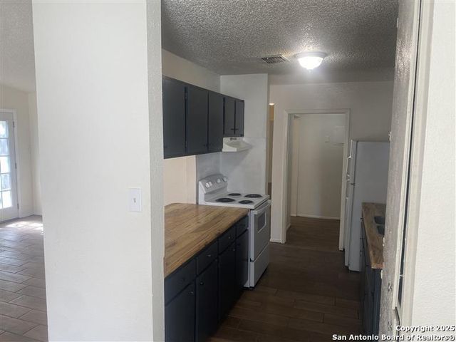 9615 Vale, San Antonio, TX 78245