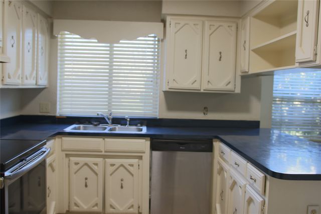 902 Rockwall Drive, Euless, TX 76039