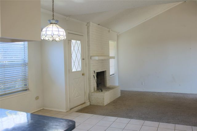 902 Rockwall Drive, Euless, TX 76039