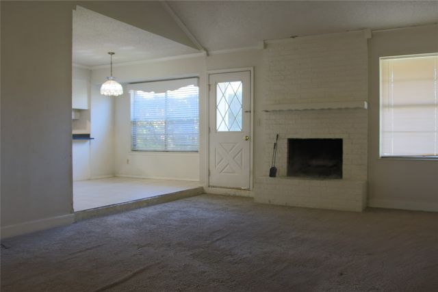 902 Rockwall Drive, Euless, TX 76039