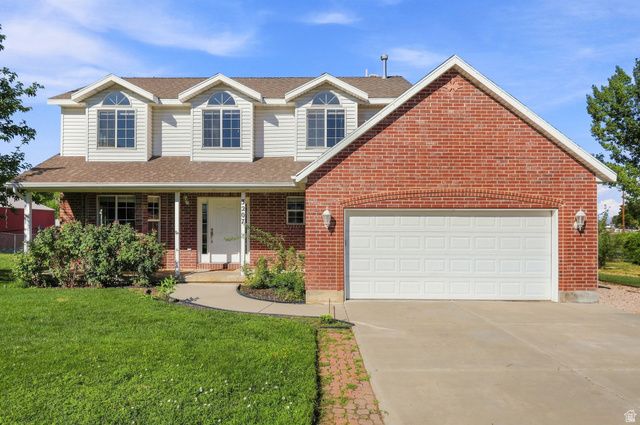 3207 N PELICAN DR, Farr West, UT 84404