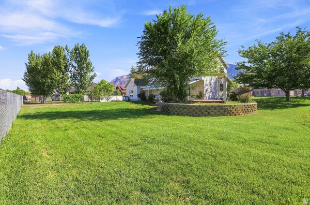 3207 N PELICAN DR, Farr West, UT 84404