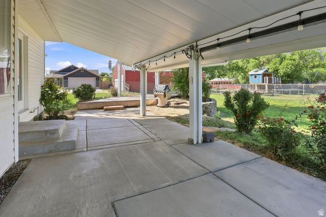 3207 N PELICAN DR, Farr West, UT 84404