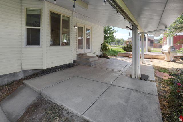 3207 N PELICAN DR, Farr West, UT 84404