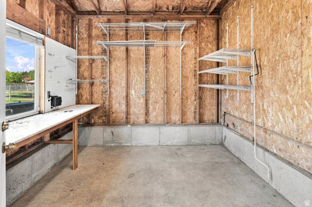 3207 N PELICAN DR, Farr West, UT 84404