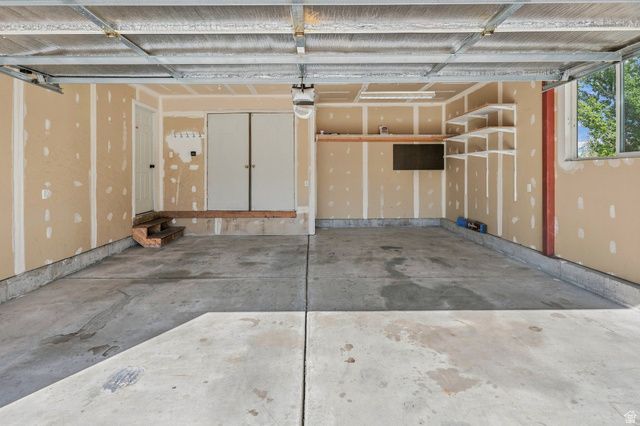 3207 N PELICAN DR, Farr West, UT 84404