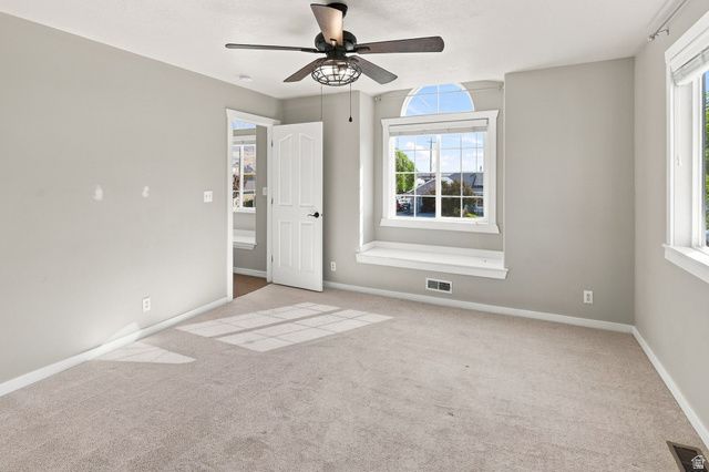 3207 N PELICAN DR, Farr West, UT 84404