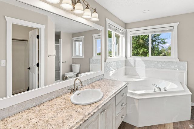 3207 N PELICAN DR, Farr West, UT 84404