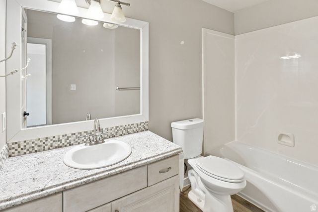 3207 N PELICAN DR, Farr West, UT 84404