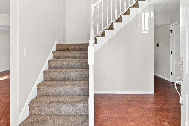 3207 N PELICAN DR, Farr West, UT 84404