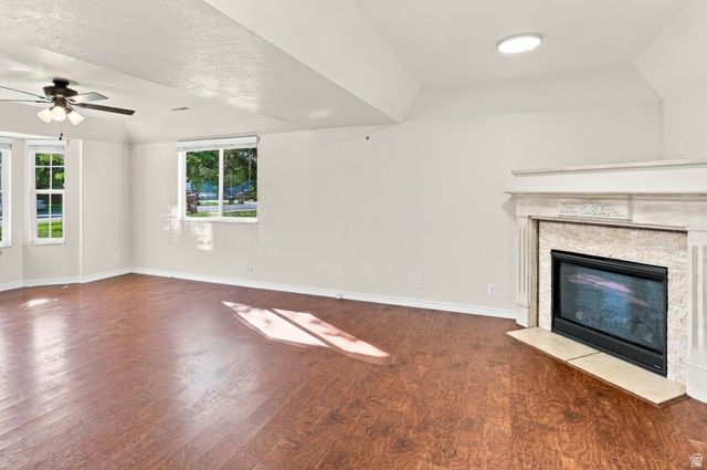 3207 N PELICAN DR, Farr West, UT 84404