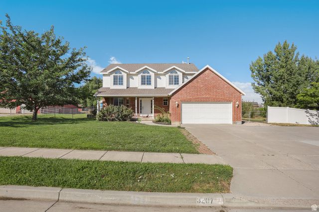 3207 N PELICAN DR, Farr West, UT 84404