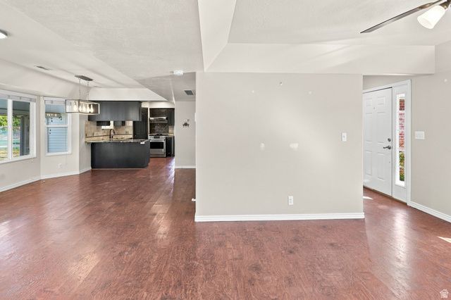 3207 N PELICAN DR, Farr West, UT 84404