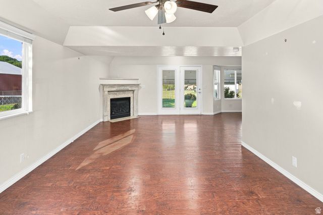 3207 N PELICAN DR, Farr West, UT 84404