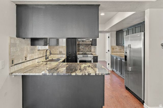 3207 N PELICAN DR, Farr West, UT 84404