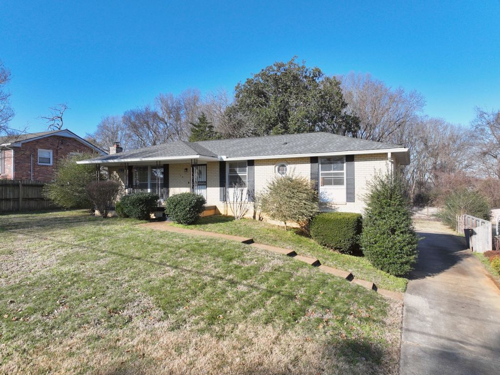 140 Roberta Dr, Hendersonville, TN 37075