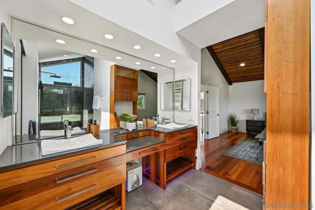 14265 Manzella, San Diego, CA 92129